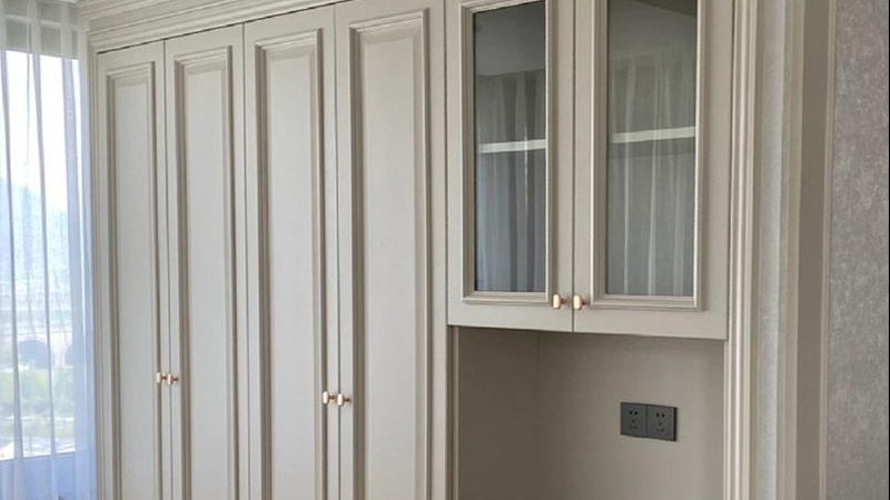 以下是一些在上海市场上口碑较好、性价比高的定制鞋柜品牌：